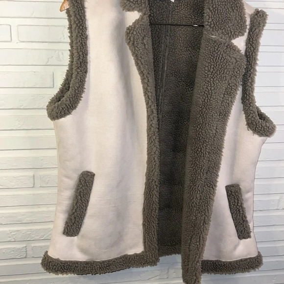 Akemi +Kim Anthro Phoebe Sherpa Suede Open Front Vest , Women’s One Size - Picture 4 of 9